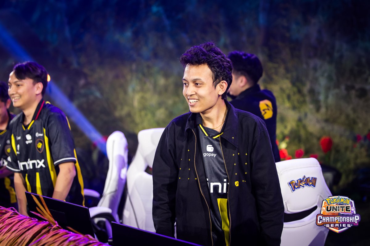 UniteEsports's tweet photo. Did the @onic_esports RISE roster show the biggest improvement in #PokemonWorlds 2024?

From being eliminated on Day 1 of Worlds last year, to a 3rd place finish in 2024, it's clear this team from the AP-W region is on the RISE! 📈🔝 

#PokemonUNITE | #UNITEesports https://t.co/LHABRVbuIe