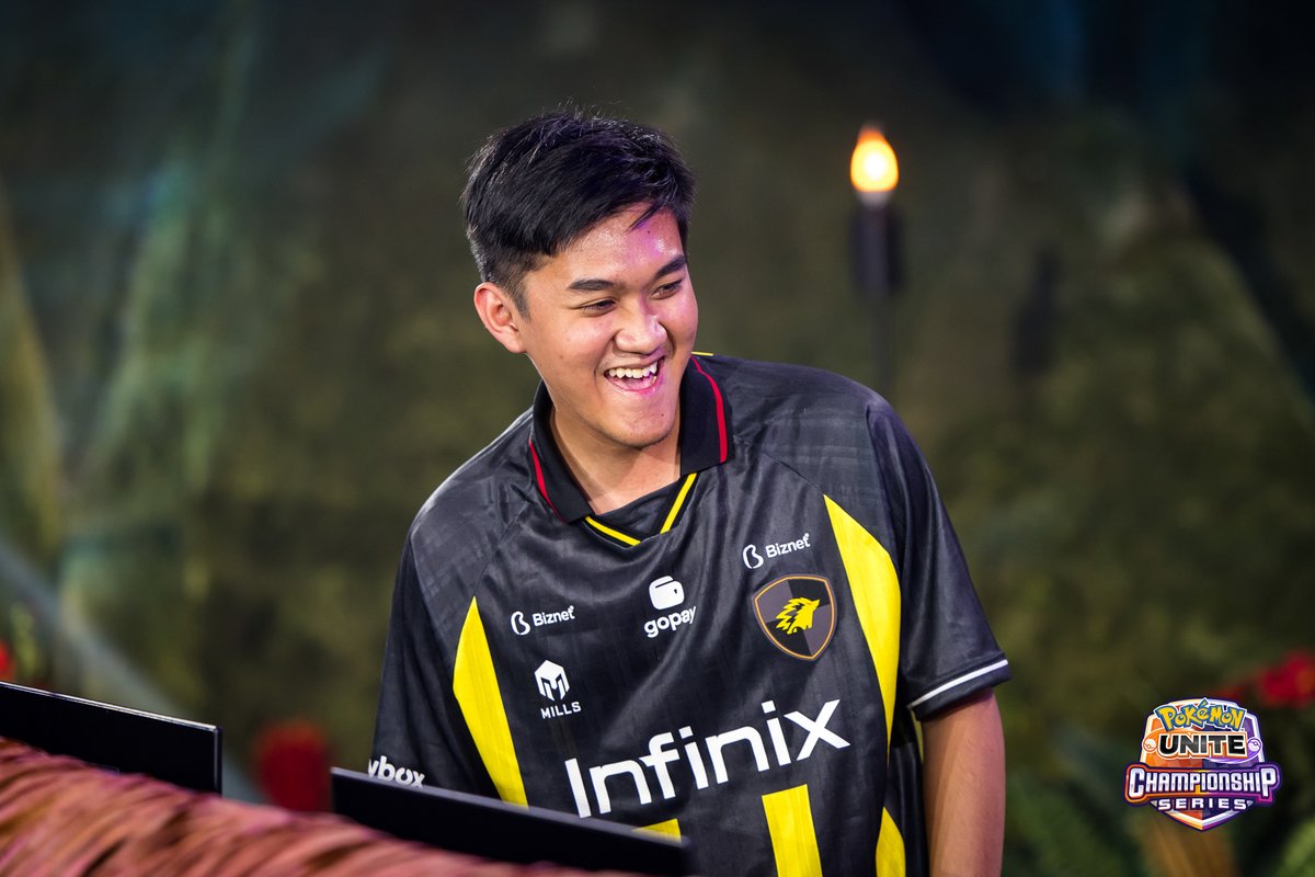 UniteEsports's tweet photo. Did the @onic_esports RISE roster show the biggest improvement in #PokemonWorlds 2024?

From being eliminated on Day 1 of Worlds last year, to a 3rd place finish in 2024, it's clear this team from the AP-W region is on the RISE! 📈🔝 

#PokemonUNITE | #UNITEesports https://t.co/LHABRVbuIe