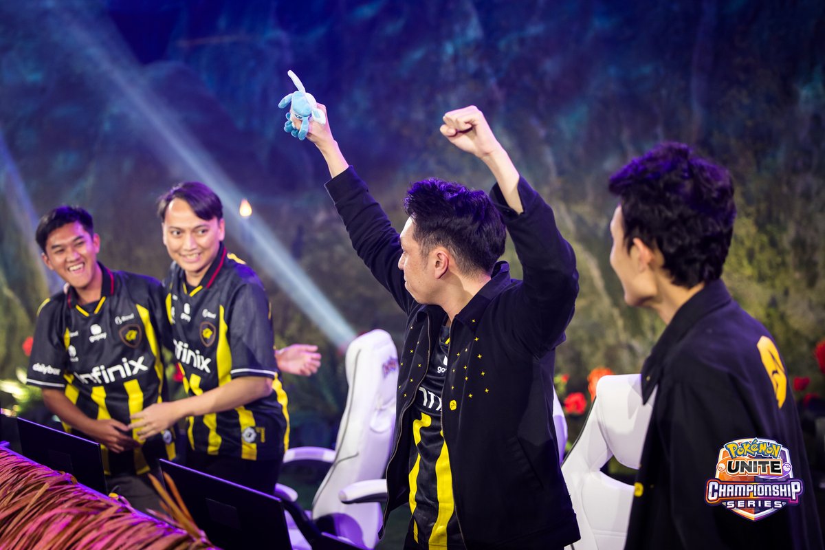 UniteEsports's tweet photo. Did the @onic_esports RISE roster show the biggest improvement in #PokemonWorlds 2024?

From being eliminated on Day 1 of Worlds last year, to a 3rd place finish in 2024, it's clear this team from the AP-W region is on the RISE! 📈🔝 

#PokemonUNITE | #UNITEesports https://t.co/LHABRVbuIe