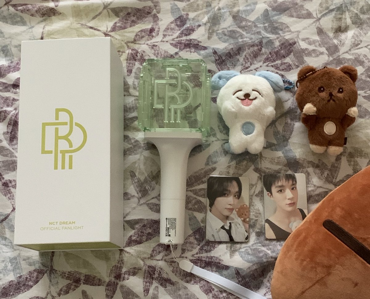 minatlantic's tweet photo. woop woop happy mail of the day πββοΈ
thank you so much <3 @RoyalFlowerGo #RFGoProofs https://t.co/E4hqrJIpN0