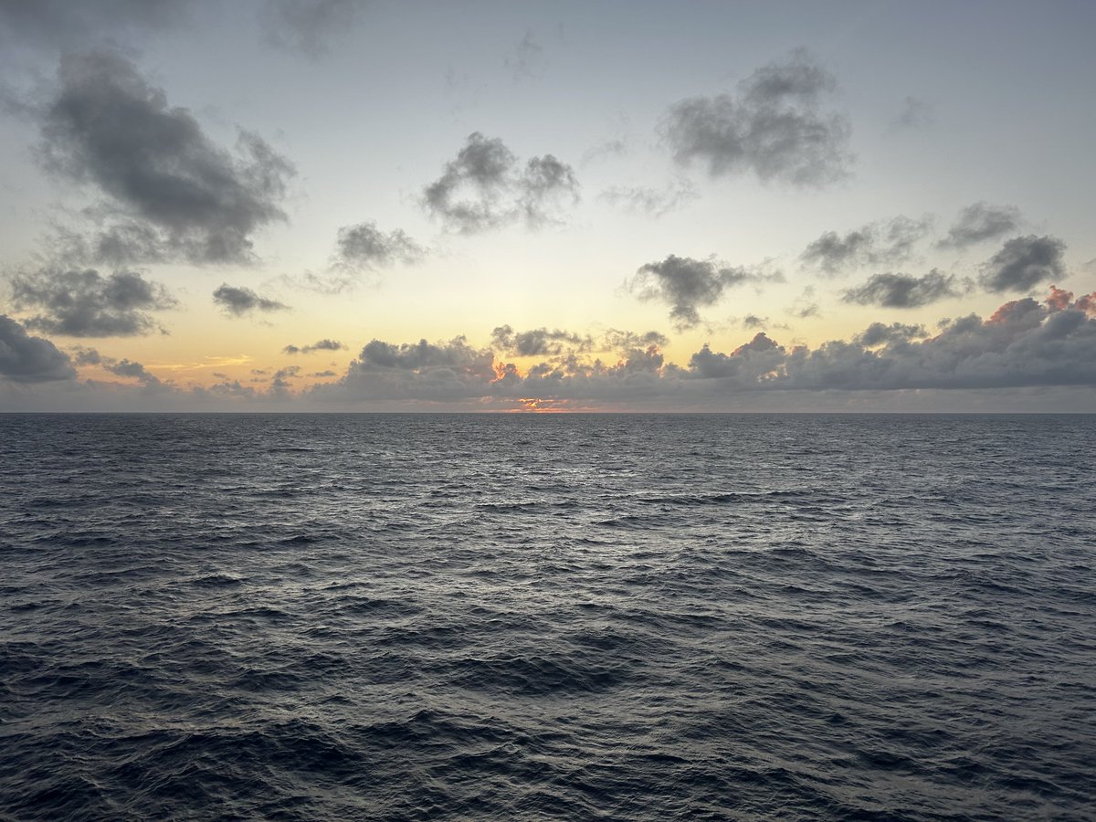 RMSTitanic_Inc's tweet photo. #TITANICExpedition2024 may be over, but that doesnโt stop us from dreaming about the amazing views from the #NorthAtlantic.
#Sunets and #Sunrises are especially beautiful from the ocean. โ๏ธ๐ https://t.co/QiNbaFB3Eo