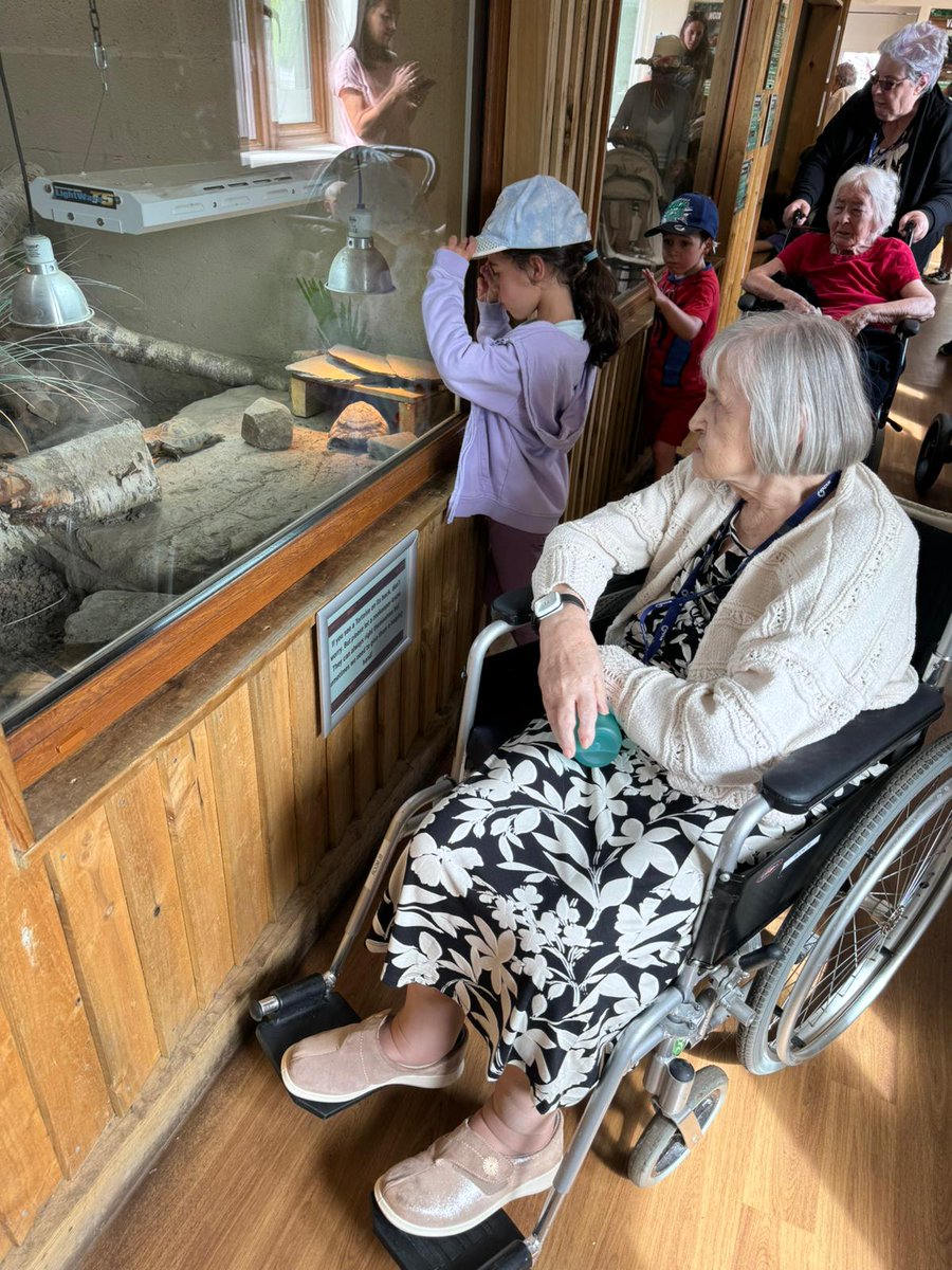SandholmeFoldAH's tweet photo. Our residents @SandholmeFoldAH @AnchorLaterLife are enjoying a trip out to ponderosa to see the animals #zoo #Animal https://t.co/CW1ZSp8gaH