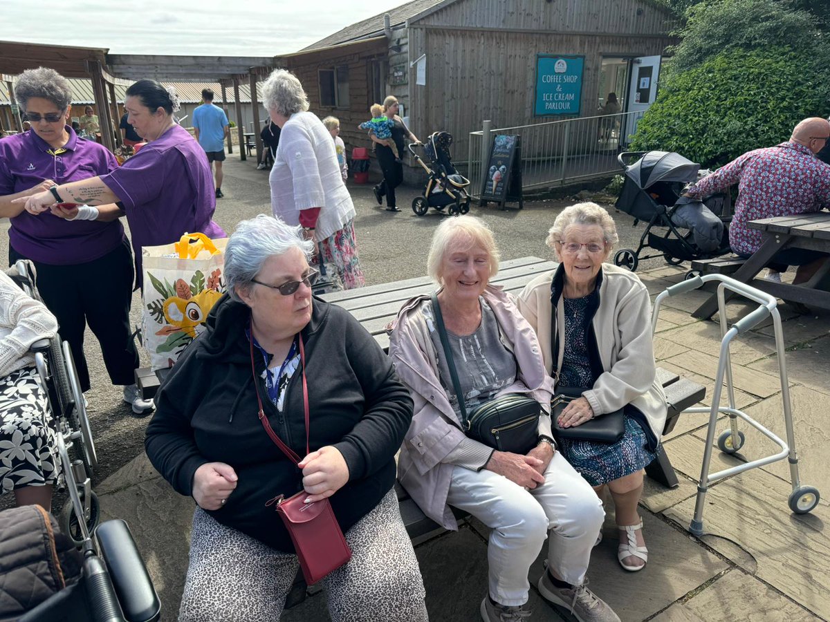 SandholmeFoldAH's tweet photo. Our residents @SandholmeFoldAH @AnchorLaterLife are enjoying a trip out to ponderosa to see the animals #zoo #Animal https://t.co/CW1ZSp8gaH
