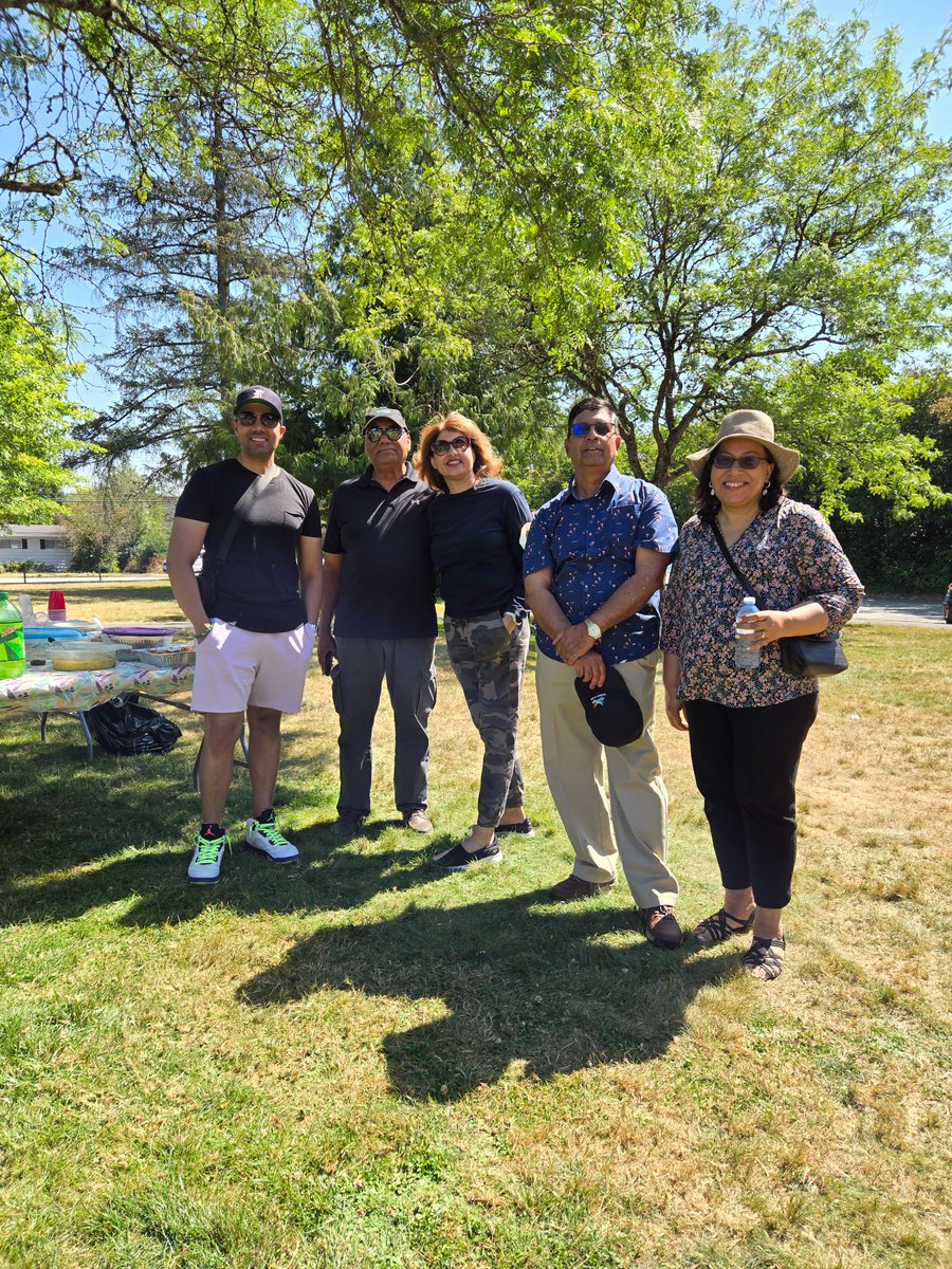SurreyCentreCPC's tweet photo. Last weekend, our EDA members and their families gathered for a picnic party, providing us with a great opportunity to connect and get to know each other in person.  

#surreycentreconservativeeda #SurreyCentre #canada #surreycentreeda https://t.co/Sc20QQGTvC