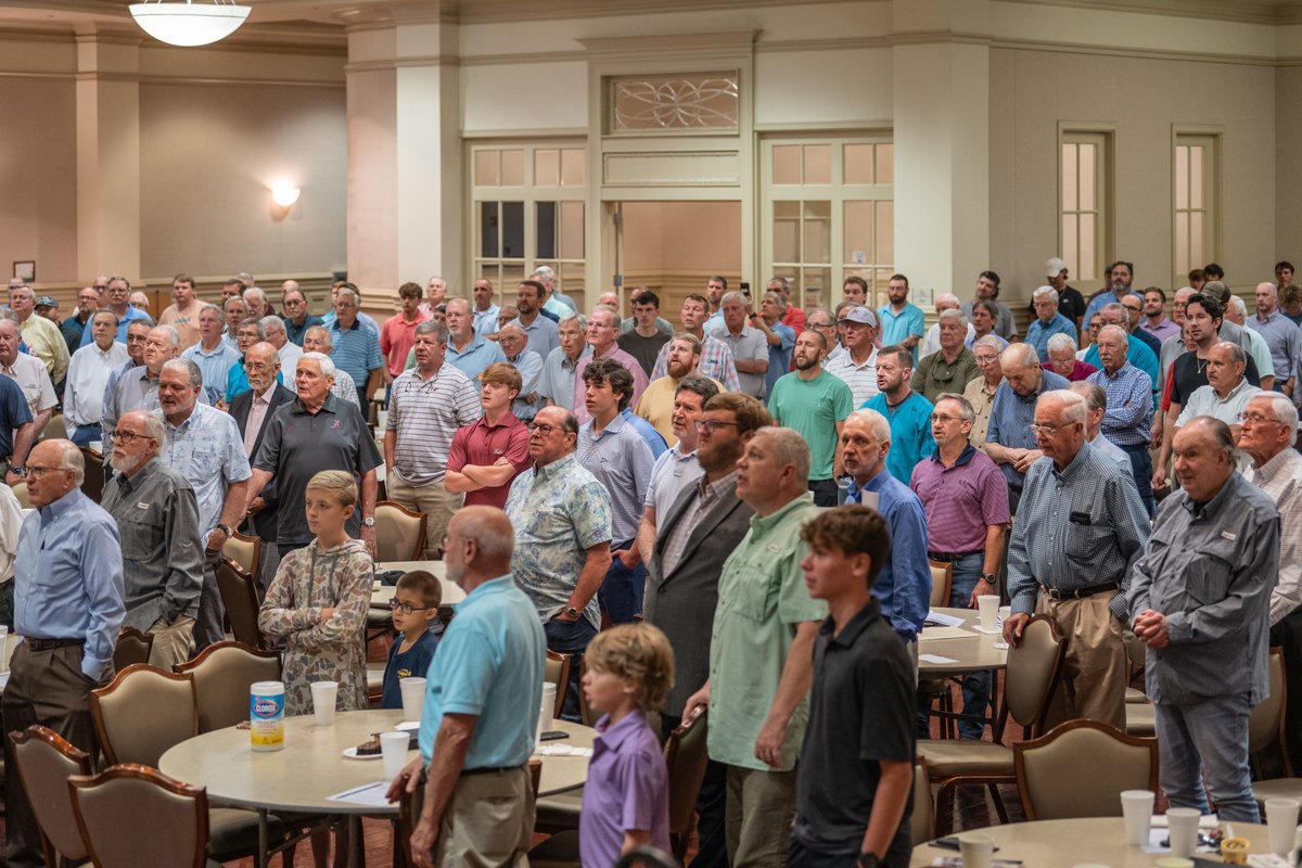 JeffStruecker's tweet photo. Amazing night at First Baptist Church, Tuscaloosa! Honored to address brave men living their faith fearlessly. Grateful for the opportunity to share and be a part of this powerful gathering. #BulletProofFaith #ManChurch #JeffStruecker https://t.co/TA1bWZrnWu