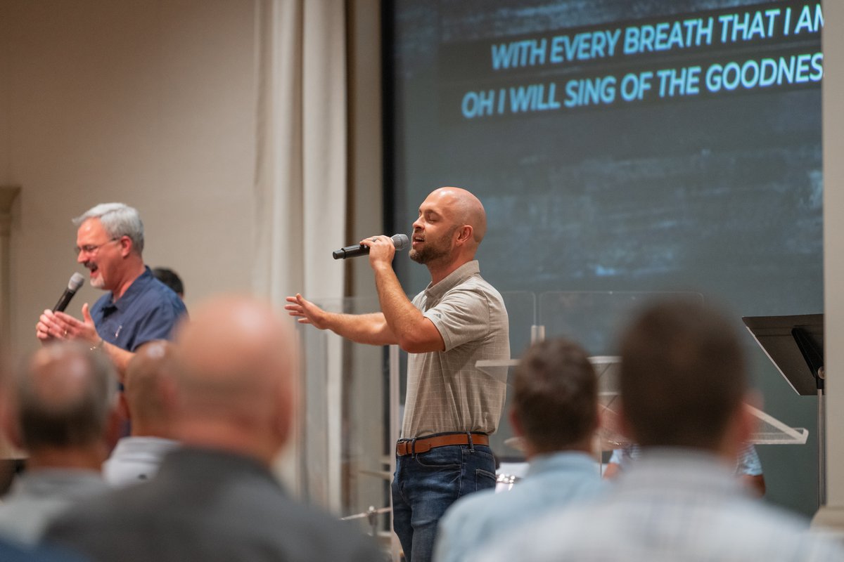 JeffStruecker's tweet photo. Amazing night at First Baptist Church, Tuscaloosa! Honored to address brave men living their faith fearlessly. Grateful for the opportunity to share and be a part of this powerful gathering. #BulletProofFaith #ManChurch #JeffStruecker https://t.co/TA1bWZrnWu