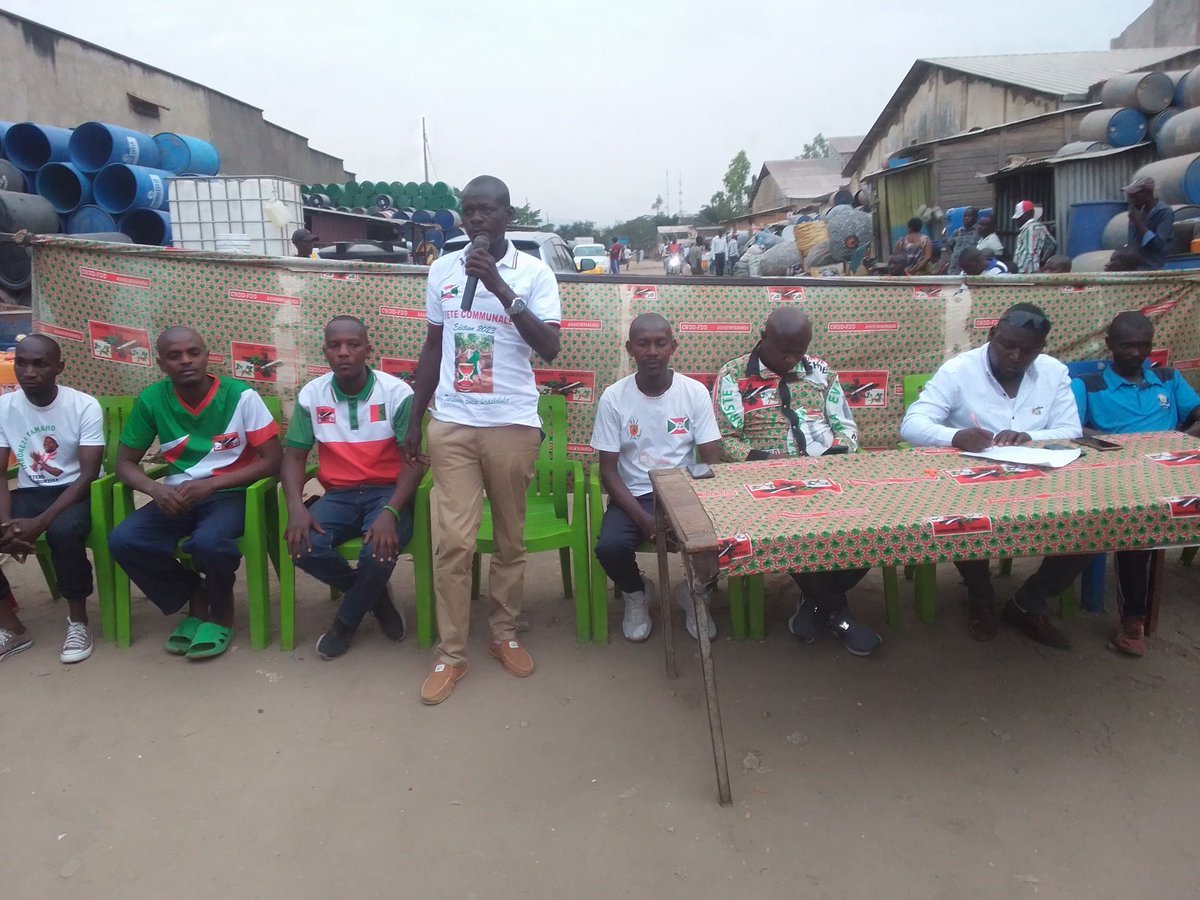 EpimacNiji92308's tweet photo. #Mukaza #buyenzi #kanzigiri Mucamubona ko #cndd_fdd atakurekura ico  twafashe 2025 amatora nimujisho. Aka nagacimbiri kamwe gusa.. Ndabereke ahandi??? Duhurire muri comments!! https://t.co/nVTM5dXqkh
