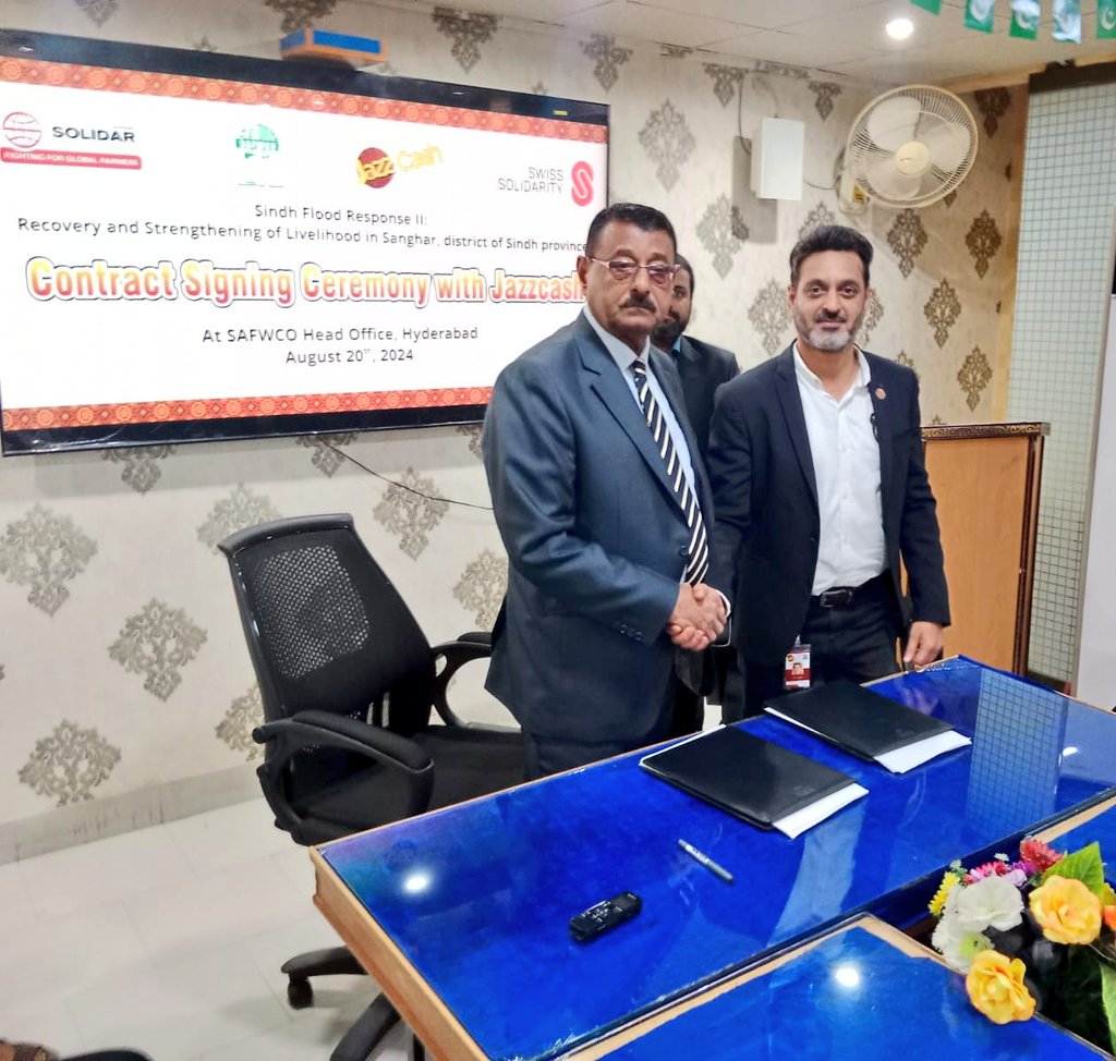 SAFWC0's tweet photo. SAFWCO: 
"Contract Signing Ceremony with JazzCash"
Sindh Flood Response: Recovery and Strengthening of Livelihood in Sanghar district of Sindh province.
August-20-2024 at Safwco head office Hyderabad.
#SwissSolidarity  #JazzCash #safwco https://t.co/5sQHadO58m