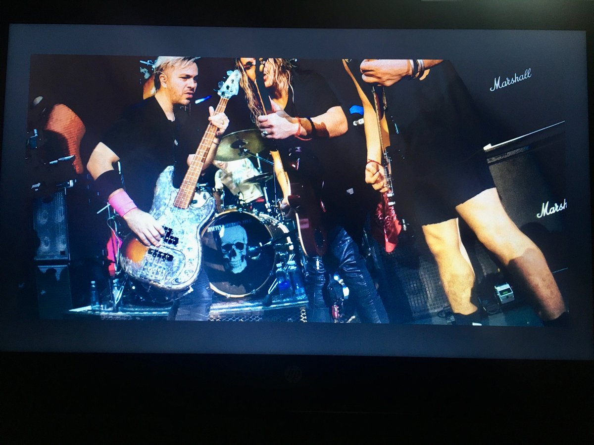 mlopezczeczujka's tweet image. Viendo fotos del #LiveSetup #GuitarRig de #Airbag