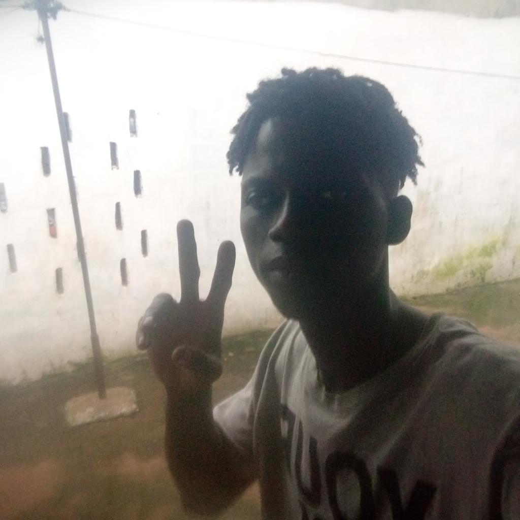 FALOU19463864's tweet photo. I'm looking for help good friends and family's https://t.co/wWMjmz41az