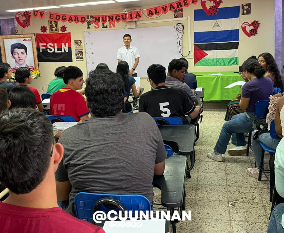 cuununan's tweet photo. entrega de reconocimientos a estudiantes que participaron en liga del saber con temática de biología, en saludo al natalicio del comandante Edgard Munguía Álvarez.

#CUUN1914 https://t.co/urXHbMwco0