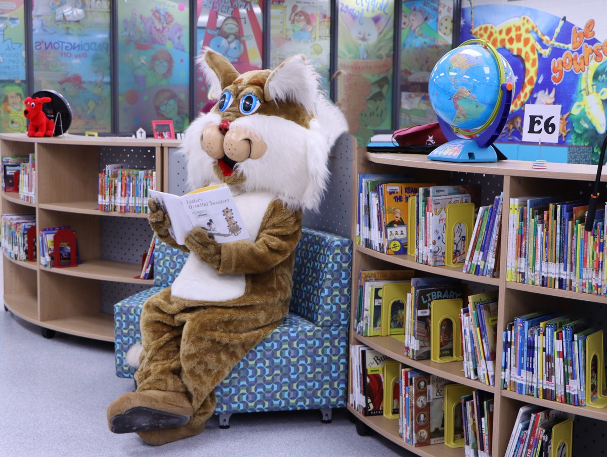 li_tx's tweet photo. Wishing all the students good luck going back to school this fall. Their smiling faces at the opening reveals make all the hard work rewarding. Contact us to learn more about transformative and inviting library spaces! #backtoschool #libraryfurniture #texaslibraries https://t.co/9V66FrfSST