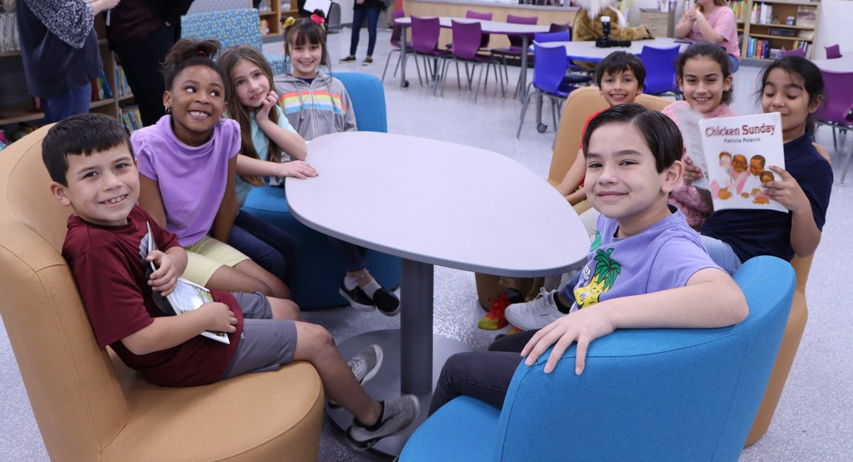 li_tx's tweet photo. Wishing all the students good luck going back to school this fall. Their smiling faces at the opening reveals make all the hard work rewarding. Contact us to learn more about transformative and inviting library spaces! #backtoschool #libraryfurniture #texaslibraries https://t.co/9V66FrfSST