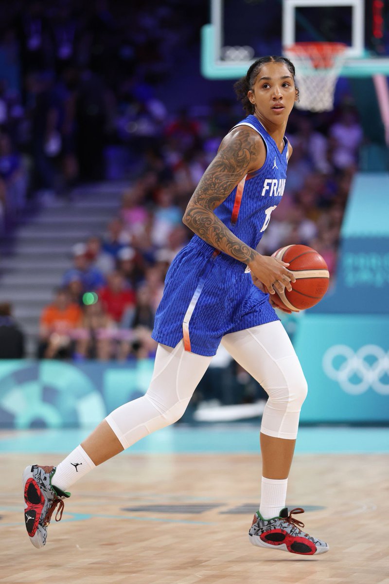 WomensHoops_USA's tweet photo. BREAKING: Gabby Williams has been SIGNED to the Seattle Storm. https://t.co/2d2FHZfHEG