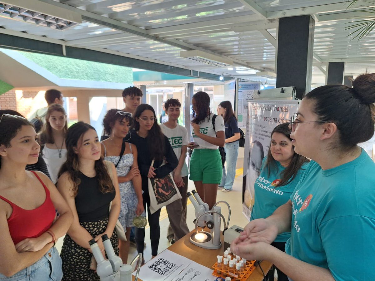 GuilSciLab's tweet photo. The 19th edition @UNICAMP Open Doors, with over 57,000 students to the campus, was the stage for an educational #experience. The "Thomas Morgan Experience - The Fly in Science" provided a fascinating immersion into the #historyofgenetics. https://t.co/mTQ9EHpIE1
