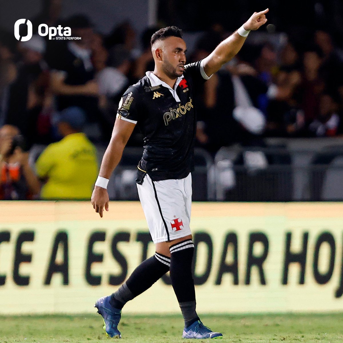 OptaJoao's tweet photo. 2 - Dois confrontos das quartas de final da Copa do Brasil 2024 já aconteceram nessa mesma fase em edições anteriores. Em ambos, o vencedor acabou campeão:

▶️ 1990: Flamengo (campeão) x Bahia
▶️ 2011: Vasco (campeão) x Athletico Paranaense

Sinais? https://t.co/uwQa06BcLB