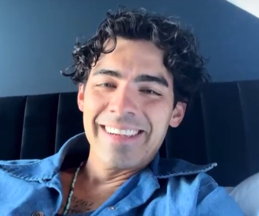 cupofjaneth's tweet photo. Joe jonas es la prueba de que ir a terapia SI FUNCIONA https://t.co/HV4SB22eRq