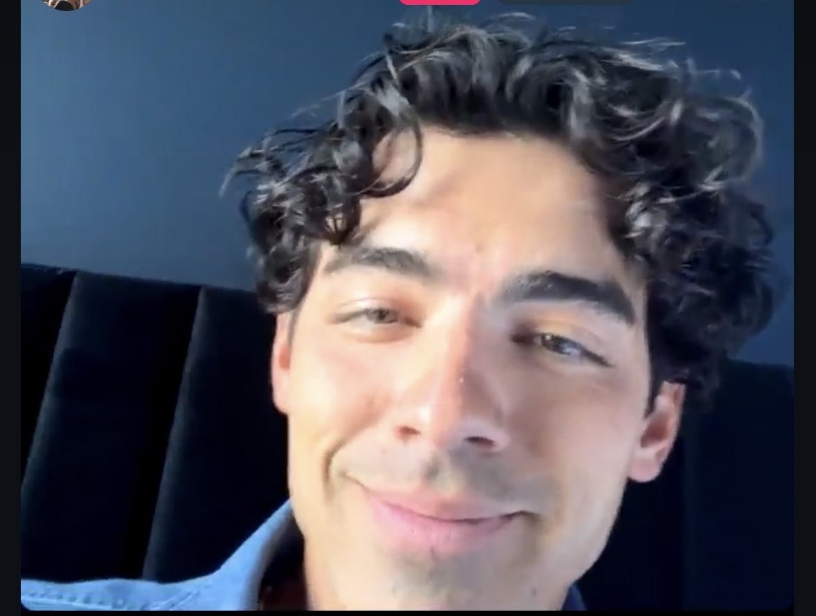 cupofjaneth's tweet photo. Joe jonas es la prueba de que ir a terapia SI FUNCIONA https://t.co/HV4SB22eRq