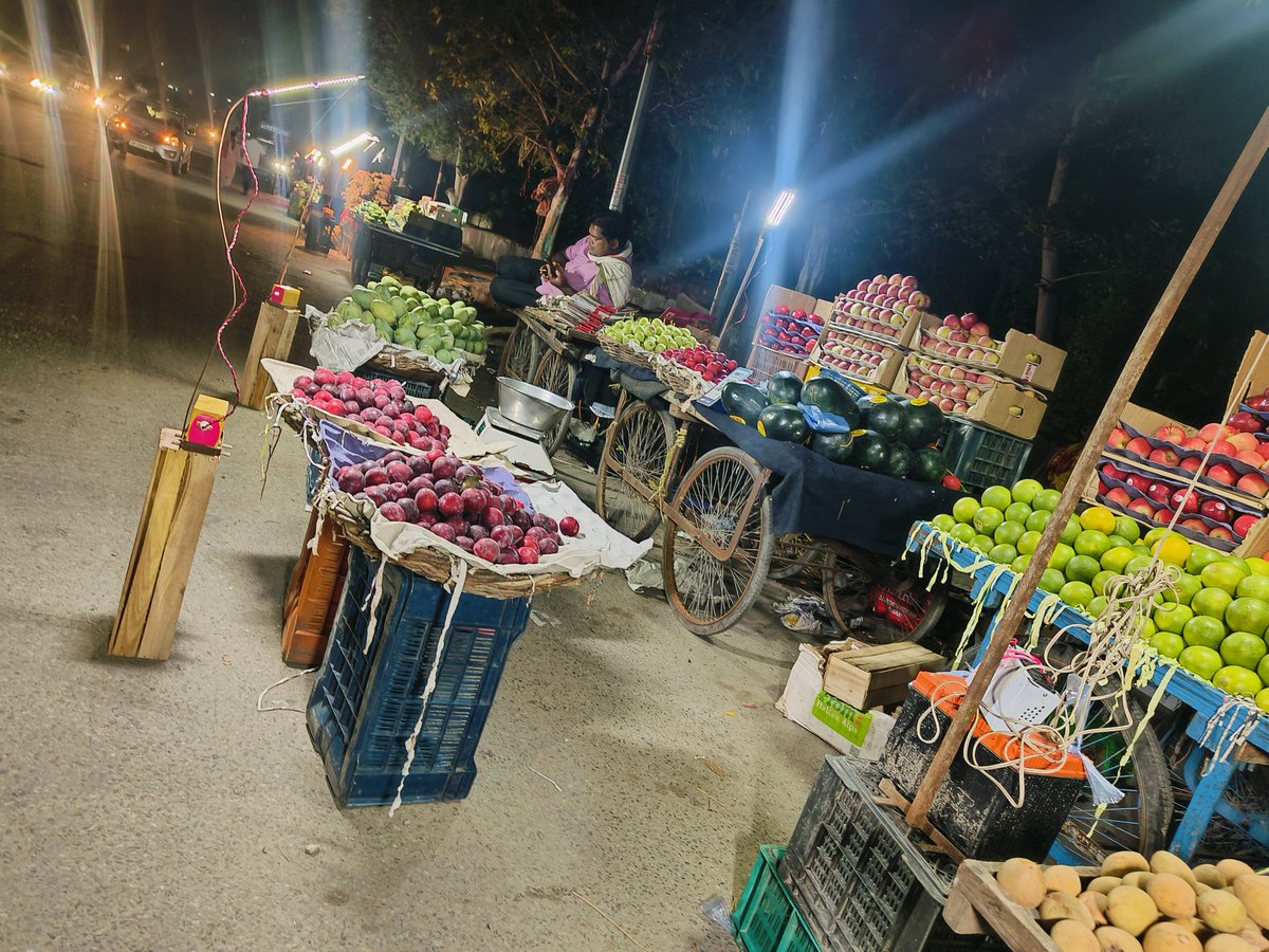 squatsquads77's tweet photo. This is Dadri Road in front of Aghapur village Noida sector 41. These Patri people have put FRUITS THELA,S on the road, due to which some accident happens while taking a U-turn or they sell them at high prices.If someone say something they do misbehave. I request plz do something https://t.co/xYi3m8ekg1