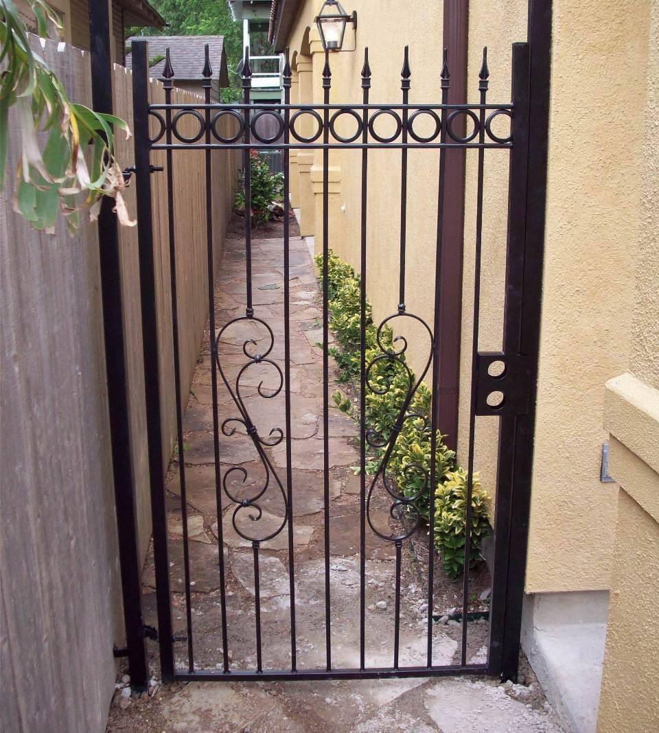 CyFairHomeShow's tweet photo. Carollo Fence &amp; Iron custom work includes #staircases, #gates, #handrails, #entrydoors, #winecellardoors, #woodfences, #wroughtironfence, #chainlinkfence

Fall 🍁Montgomery County Home Show 
🍁Sept 7-Sunday, Sept 8
🍁https://t.co/HSmLW2UNVq…🍁
🍁FREE Admission! https://t.co/pHXcvuWRWR