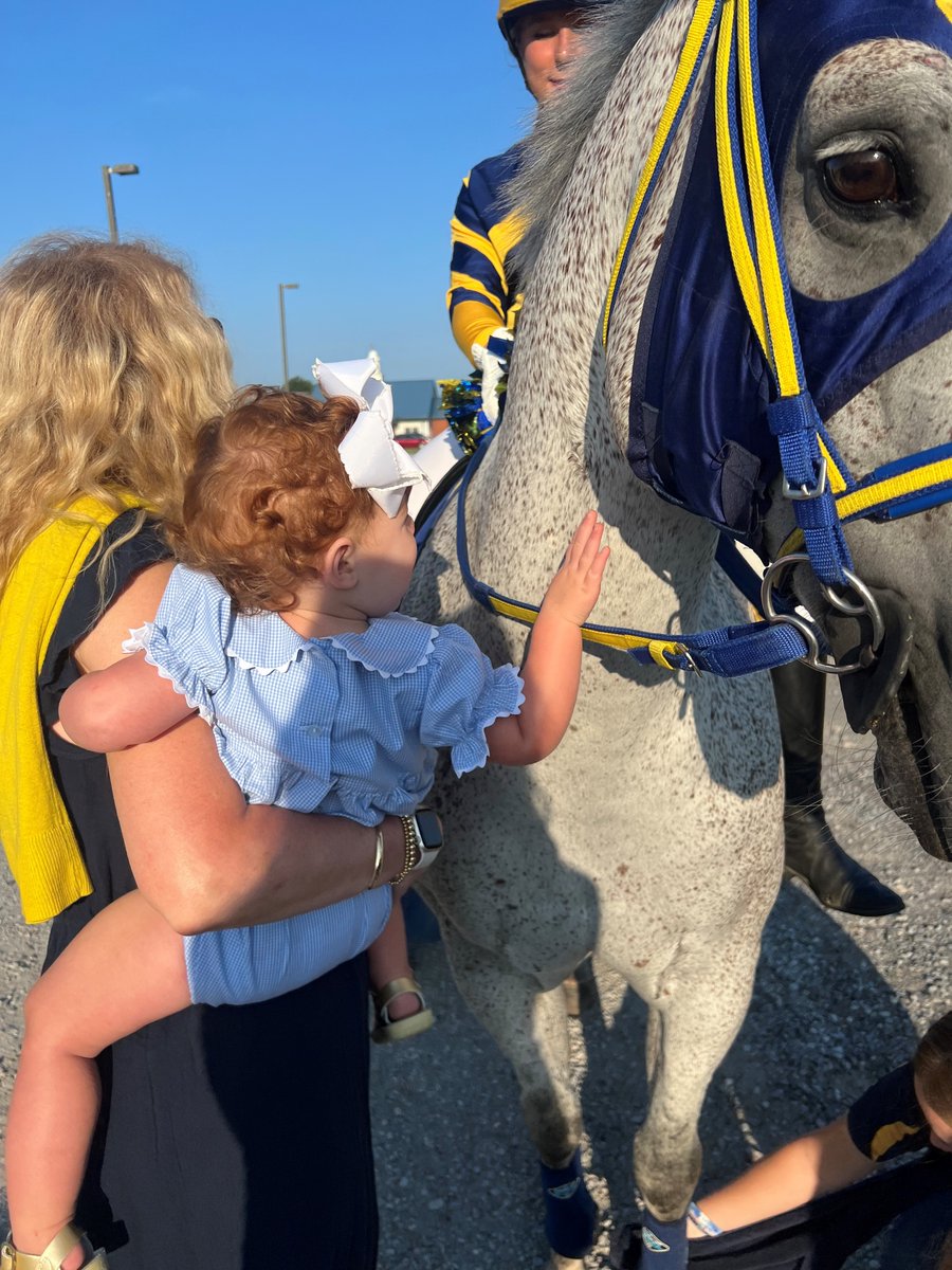 TheMurrayBank's tweet photo. β
New coach
β
New football season kicks off next week
β
New ride for Racer 1
We were happy when MSU reached out to us about sponsoring the new trailer used to transport Racer 1 this season. Also a few candid shots from some of Racer 1 biggest fans! #ThatsMyBank #TMB25 https://t.co/rVzFTCxc7s