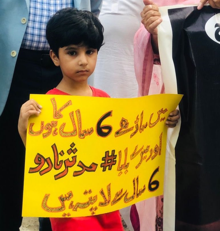 sadiabalochssb's tweet photo. Mudassar Naaru, a journalist, writer, and poet, has been missing since August 20th, 2018, from Islamabad.
His wife Sadaf died of a heart attack & probably stress of raising being single mother.
It has been six whole years that 
his parents and son Sachal yearn for his return.
We demand that his safe recovery w& there be accountability for institutions responsible for his disappearance.
#FindNaaruAlive 
#EndEnforcedDisappearnces