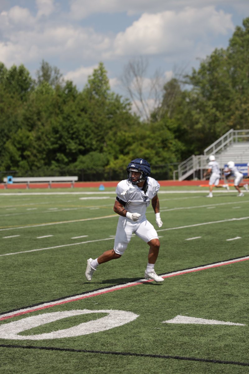 SienaHeightsFB's tweet photo. SZN⏳
10 Days….

#ONE💛💙 #JoinTheHunt🐺#FearTheHalo💫 https://t.co/WkhhPTJuei