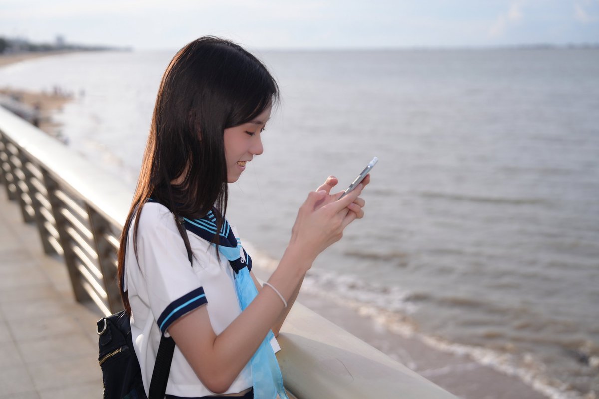 第一次陪大美女在海边拍写真，摄影大大还单独给我拍了一组，真好
可惜后期自己磨皮有点磨过了，把妆磨没了
摄影大大：@1303600wfh
#小男娘 #男娘 #伪娘cd #cd #写真 #伪娘の日常 https://t.co/Lhw5Rd9T6C