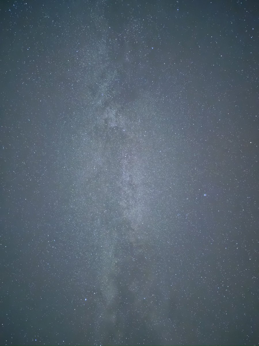 venustetae's tweet photo. pół roku używania i chyba w końcu ogarnęłam aparat w telefonie na tyle by robić nocne zdjęcia 🫠 https://t.co/d0bY99KwNZ