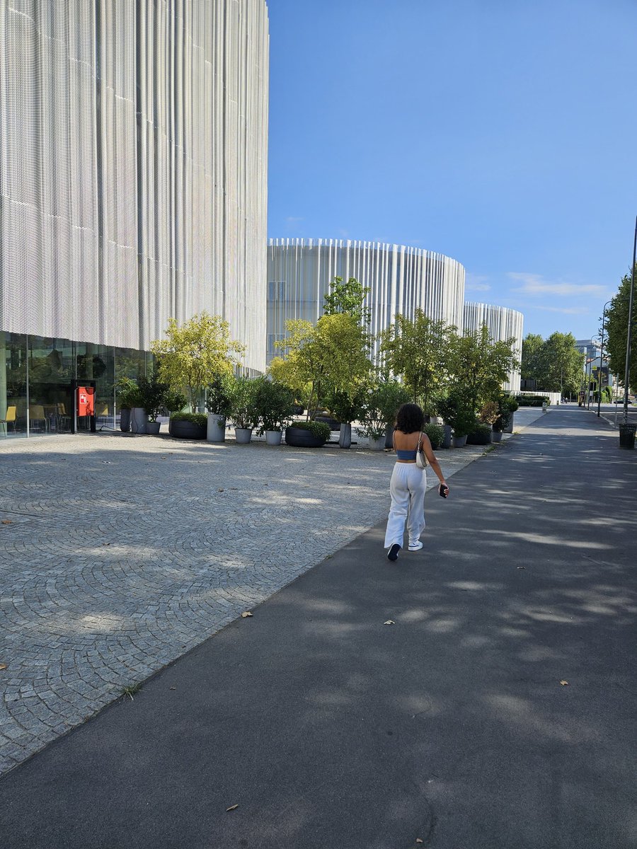 Douichika's tweet photo. 18 ans après avoir illuminé ma vie.m'a donné du bonheur à chaque moment. Ma fille, ma fierté, ma muse, mon bonheur s'apprête à une nouvelle vie. Elle entame sa vie d'adulte de la plus belle des manières à Bocconi University à Milan...Bon vent ma Rita...je suis fier de toi https://t.co/FyRf83wTHm