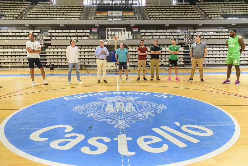amics_castello's tweet photo. Gran parte de la directiva dio la bienvenida ๐ a la primera plantilla y les deseo mucha suerte ๐ para la difรญcil temporada que vamos a competir. ๐
#femAmics ๐ช๐๐ https://t.co/QcVujRI24V