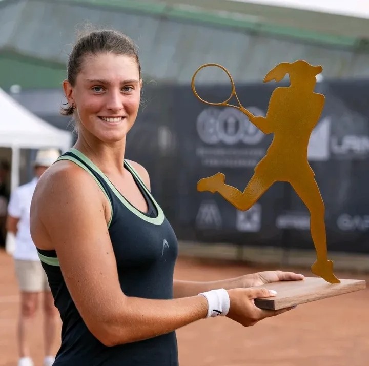 Not_Esportivas's tweet photo. ITF TENNIS!
Parabéns às tenistas campeães do @worldtennis de W75 de Amstetten na Áustria.
Simples: Elena Pridankina /🏆(6)
Duplas: Yvonne Cavalle (🇪🇦)/ Eva Vedder (🇳🇱)
#ITFWorldTennisTour #ITFtennis #Amstetten #LadiesOpenAmstetten #ElenaPridankina #YvonneCavalleReimers #EvaVedder https://t.co/xizBHpeRG6