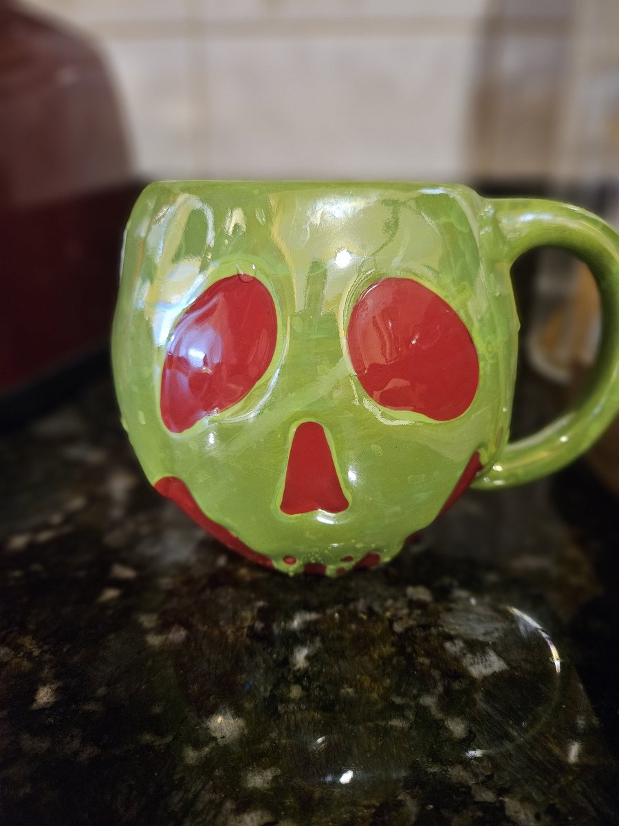 SammyPanda_'s tweet photo. My Mug of the Week is a Poison Apple mug from the Disney movie Snow White π₯° its also hand painted so it makes it more unique!
#disneymug #snowwhite #mugoftheweek #mom https://t.co/aOxaJuYesr
