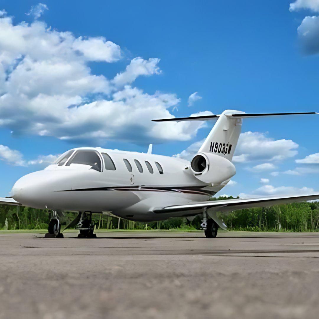 avpayltd's tweet image. The Cessna Citation CJ1+ competes with other popular options like the Embraer Phenom 100 and the Eclipse 500. 

#AvPay #CessnaCitationCJ1Plus #LightJet #BusinessAviation #PrivateJet #AircraftSales #AviationMarket #UsedAircraft #PerformanceAircraft #Efficiency #CabinComfort #Avion