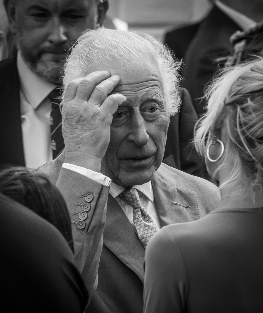 optiknerve's tweet photo. Has one seen ones shiny hat? #royalty #theking #king #HRH #niceguy #southport https://t.co/MAxYwsuUPG