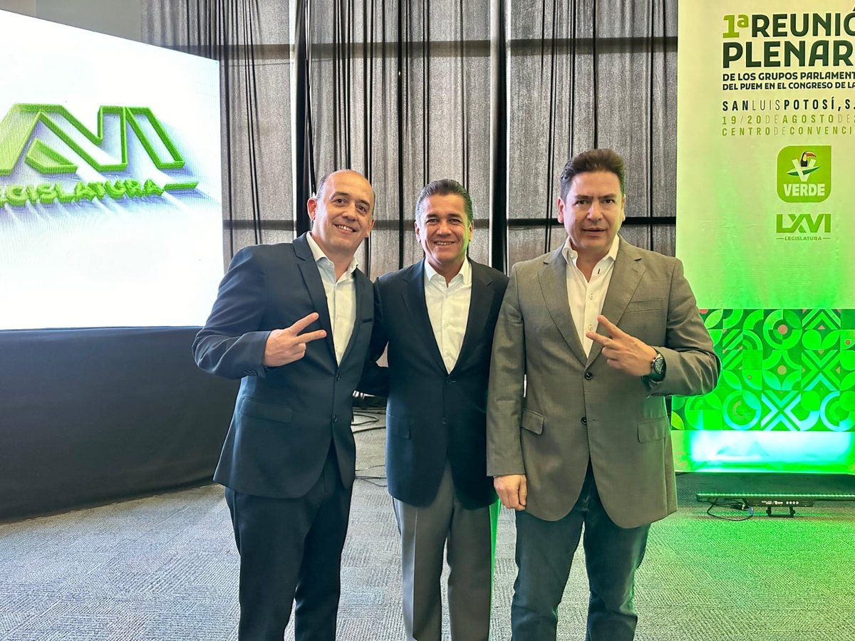 astudilloqro's tweet photo. Grandes acuerdos en nuestra Plenaria Legislativa con nuestro próximo Coordinador de Diputados Federales @CarlosPuenteZAC y nuestro próximo Coordinador de diputados locales en el Estado de Querétaro @GARRIDO_JAIME
@partidoverdemex
@Legislatura_Qro https://t.co/mPG71yDjez