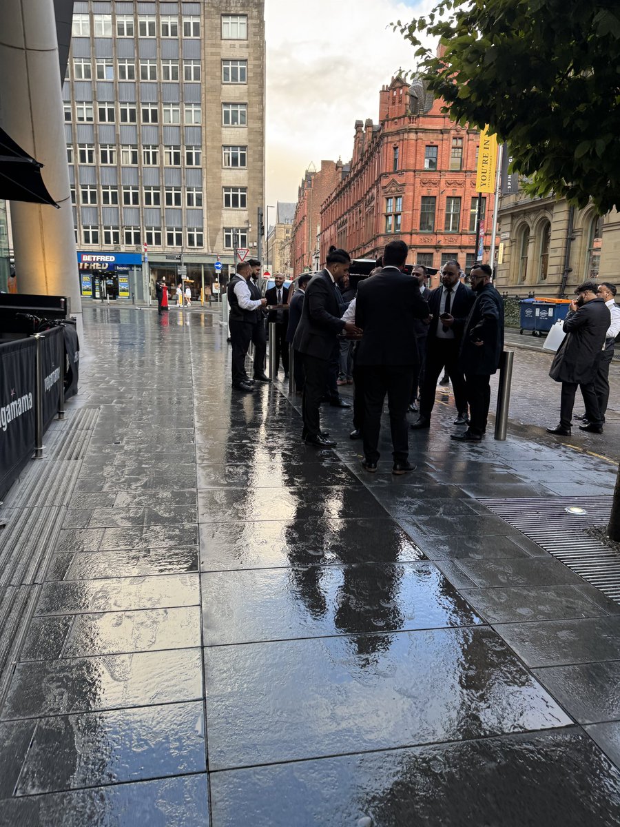 PFA Awards happening tonight at Manchester Opera House. While in gym saw loads of Mercedes people carriers. Had a very quick check out on way home. Did not see any footballers. Saw all the people carriers and all the drivers were eating pizza