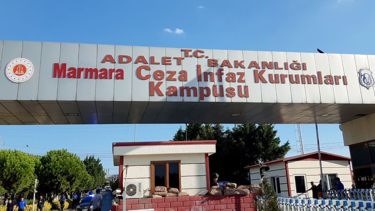Kaybedilen Hayatlar (@kybdlnhayatlar) on Twitter photo Cezaevi müdürü Kahraman Topaloğlu 'nun talimatıyla 7 kişilik koğuşların mevcudu 45 kişiye çıkarıldı.
Marmara Cezaevi'nde neler oluyor?
Bu nasıl bir keyfilik? <a href="/aforgutu/">Amnesty Türkiye</a>
<a href="/ctekurumsal/">Ceza ve Tevkifevleri Genel Müdürlüğü</a> <a href="/yilmaztunc/">Yılmaz TUNÇ</a> <a href="/halktvcomtr/">Halk TV</a>
SuçlularSerbest Masumlarİçerde
#kişlasızbedelli Cezaevi müdürü Kahraman Topaloğlu 'nun talimatıyla 7 kişilik koğuşların mevcudu 45 kişiye çıkarıldı.
Marmara Cezaevi'nde neler oluyor?
Bu nasıl bir keyfilik? <a href="/aforgutu/">Amnesty Türkiye</a>
<a href="/ctekurumsal/">Ceza ve Tevkifevleri Genel Müdürlüğü</a> <a href="/yilmaztunc/">Yılmaz TUNÇ</a> <a href="/halktvcomtr/">Halk TV</a>
SuçlularSerbest Masumlarİçerde
#kişlasızbedelli