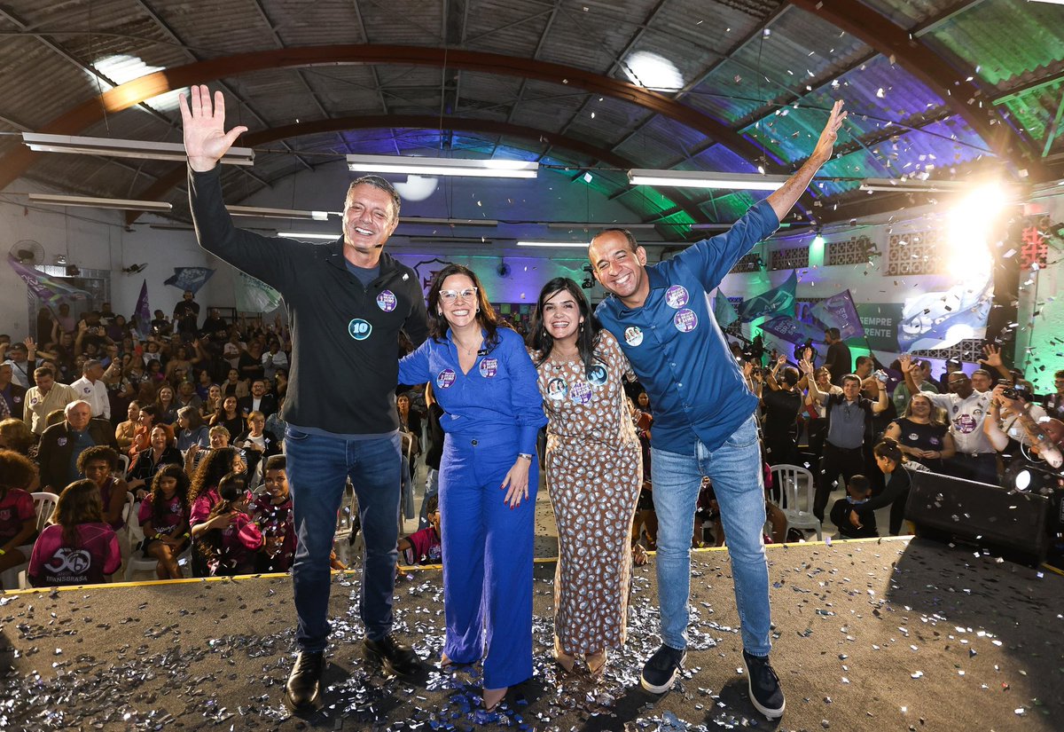RENATABRAV0's tweet photo. 🚀💜 É RENATA BRAVO 55.180! Noite de muita emoção no lançamento da minha candidatura a vereadora de Santos! Quero agradecer demais a presença de todos os santistas que estão comigo por uma Santos cada vez melhor. https://t.co/YOg1S7SNpf