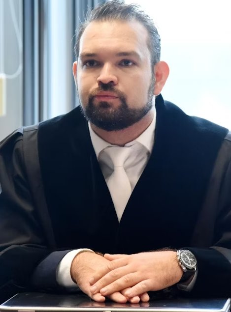 PoliticsWWWeb's tweet photo. Das ist Sinan Sengöz, der Staatsanwalt, der die lächerliche Anklage von #FreeShlomo zu verantworten hat und auch @RealWuppi die Hölle heiß machte.

Lasst uns ihm die Aufmerksamkeit geben, die er sich verdient hat! Lasst ihn trenden #SinanSengöz https://t.co/6VIgboJVAr