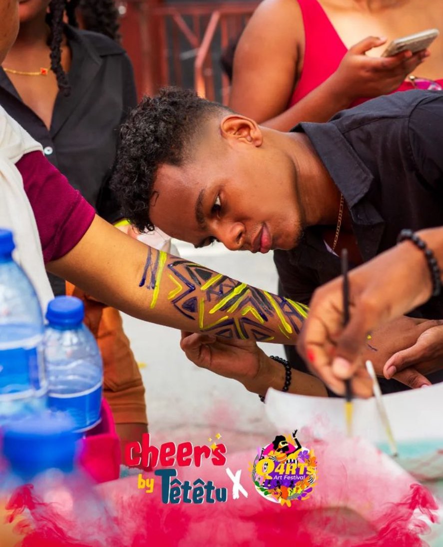 Veridiques_art's tweet photo. Here are some paintings I created as part of the Q'arts festival. I was both a member of the organizing team and a painter at the event. 

body art and face art 🎨🥂 By véridiques 

@LunionSuite @FacesOfHaiti_ @carelpedre @marcalainb https://t.co/etxbFai5eE