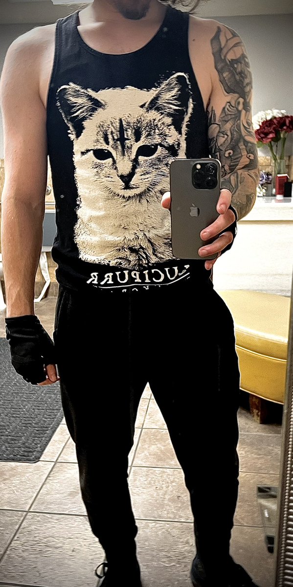 Never beating the cat boy allegations… but this gym tank goes hard 🐈‍⬛🖤