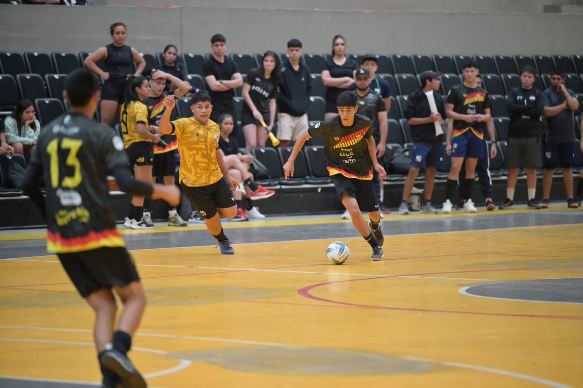 sndpy's tweet photo. #ComplejoSND🙌🏻

Estudiantes de la Escuela Nacional de Educación Física animan desde hoy el Torneo 81º Aniversario  de la #ENEF🇵🇾🔝

La competencia incluye disciplinas como Fútsal, Vóley, Hándbol, Básquetbol, Piki Vóley, Tenis de Mesa, Atletismo y más💪🏻🤩👍🏻

#ElDeporteNosUne🤝🏻 https://t.co/HZH2i6qxqd