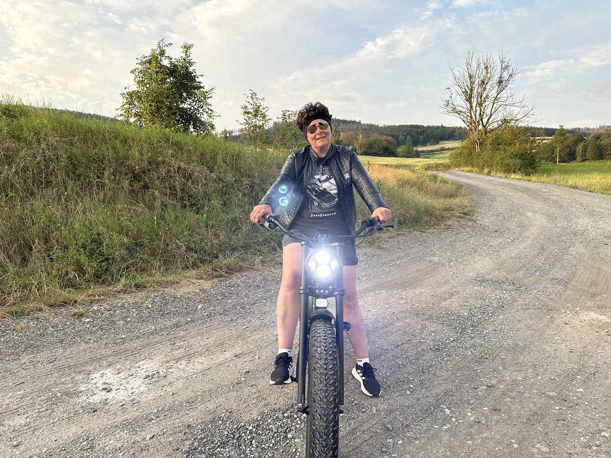 derSchniep's tweet photo. Rad soeben getestet. Wir sind begeistert. Prüfung bestanden.  👍😁🚲 #MCEBike #CoffeeCruiser https://t.co/n0Nq4PpL4i
