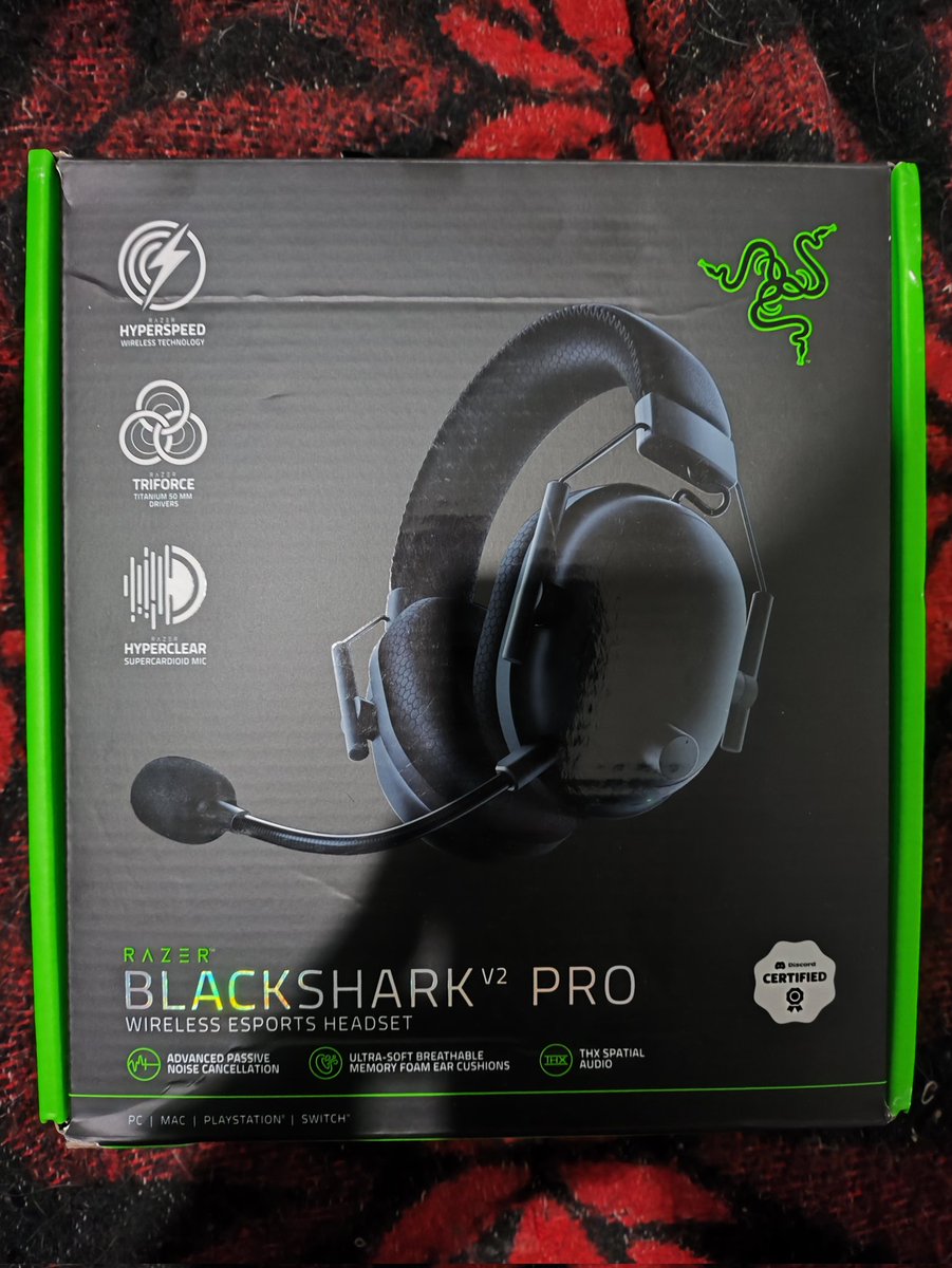 Stock de qck heavy (usado)
Pad zowie gsr 1 x2
Pad Logitech g740 
Pad razer gigantus v2
Y estos wireless blackshark v2 pro