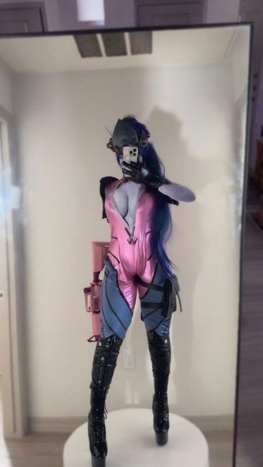 say hi if you'd let widow step on you?️ https://t.co/8t9edDoU5f