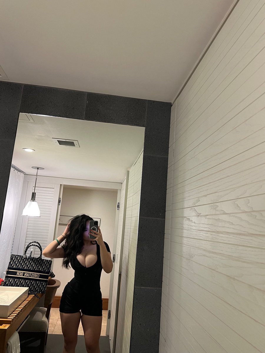 prettynb1's tweet photo. ♟👜🍒���❕ https://t.co/Tn1d6NVt4X