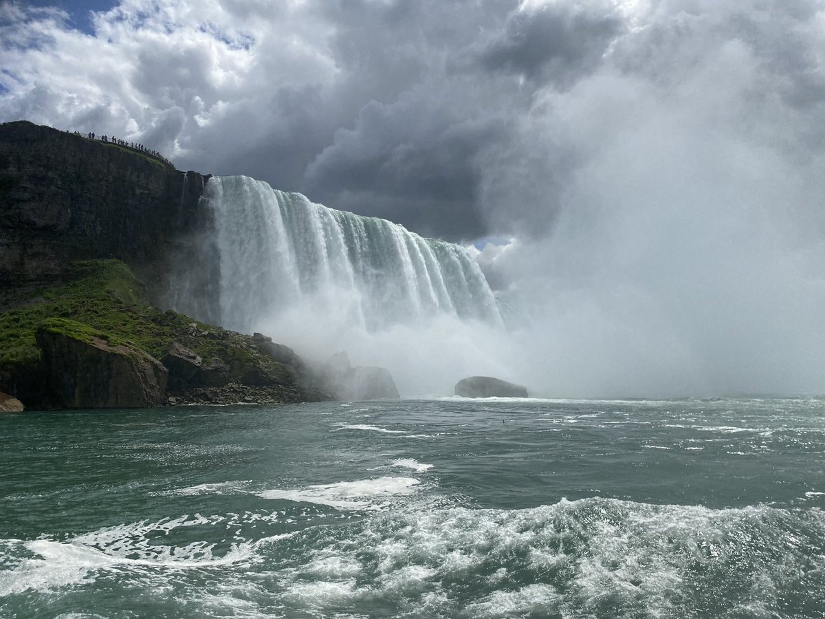 VicsterLS's tweet photo. Great fun at #niagarafalls #inthemist … well worth it https://t.co/wIWm5pHGGN
