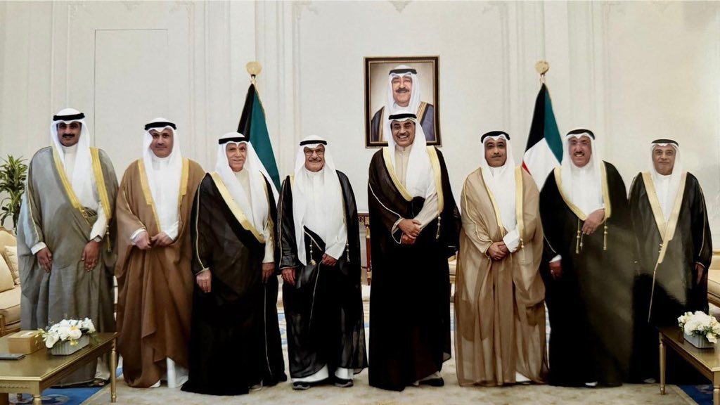 Almajlliss's tweet photo. سمو الأمير وسمو ولي العهد «حفظهما الله» يستقبلان عائلة أسرة السلمان الكريمة في قصر بيان العامر. https://t.co/60T65gkBRw