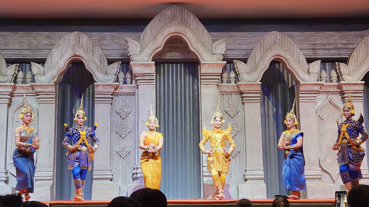 Traveling_SAs's tweet photo. Traditional Cambodian dances 💃
#Cambodia #cambodiadances #cambodiatraditions #cambodiabeauty https://t.co/kMDGxJR3V2